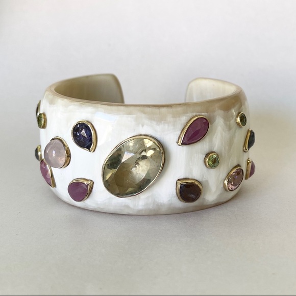 Meet your Posher, Janet - Picture 3 of 7